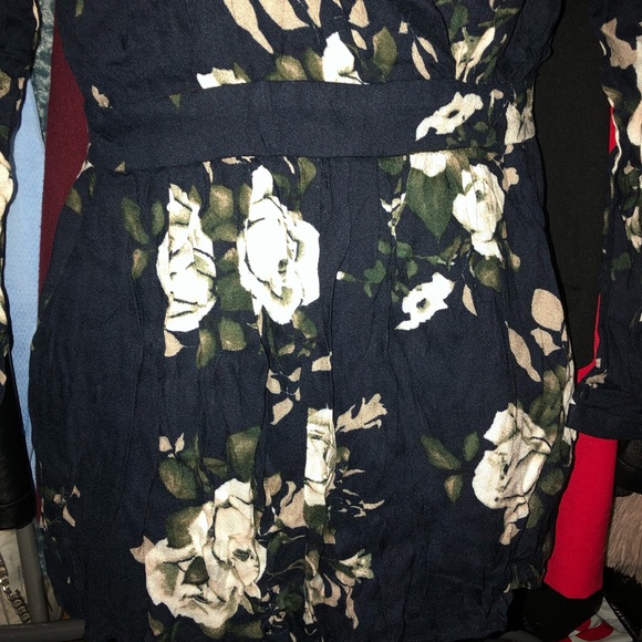 FLORAL 🌸 ROMPER - Picture 3 of 5